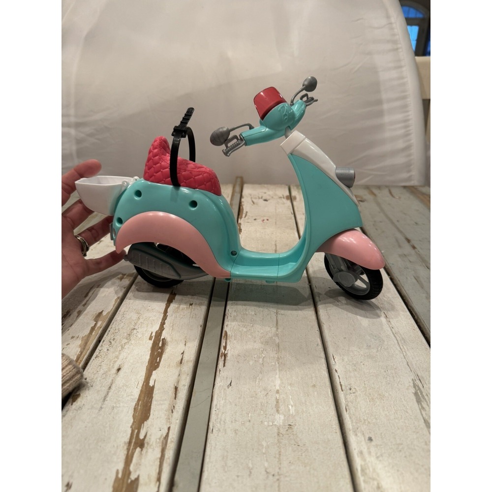 Mattel Barbie MALIBU AVE GLAM SCOOTER 2011 Pink Green Toy No Lid On Cargo Case